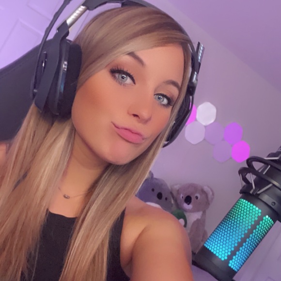 Meet Your Posher! - Picture 3 of 5